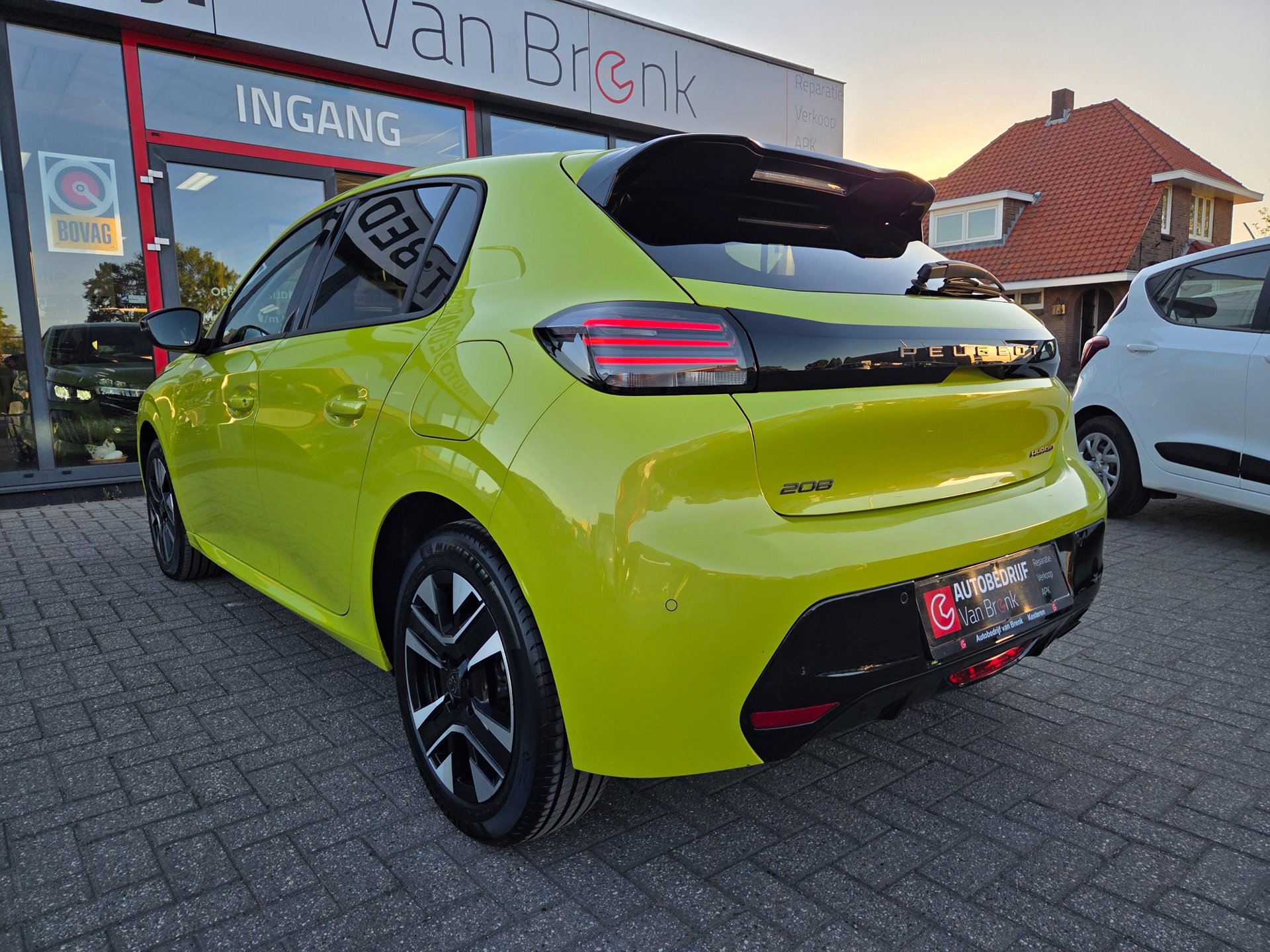 Peugeot 208