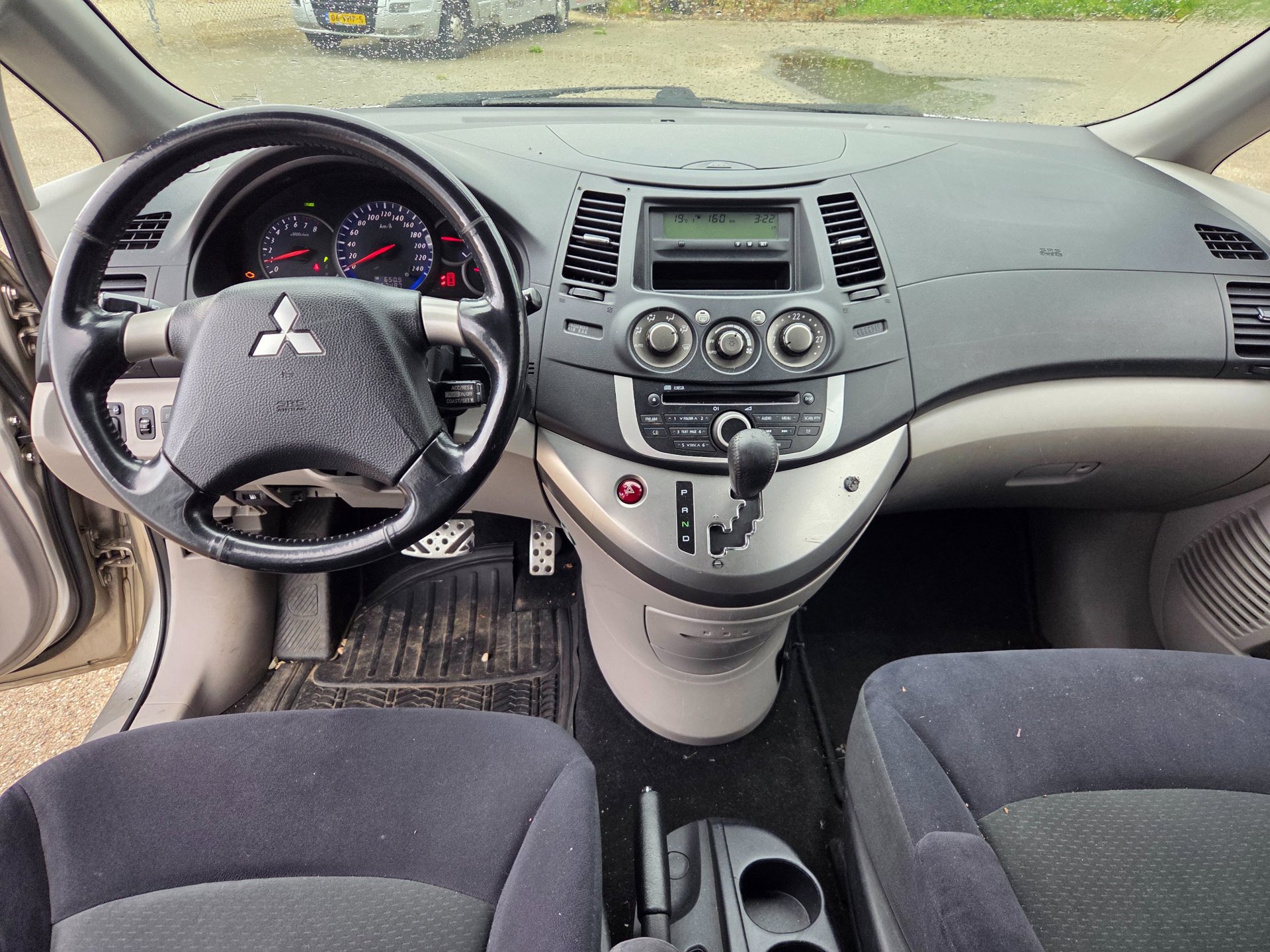 Mitsubishi Grandis