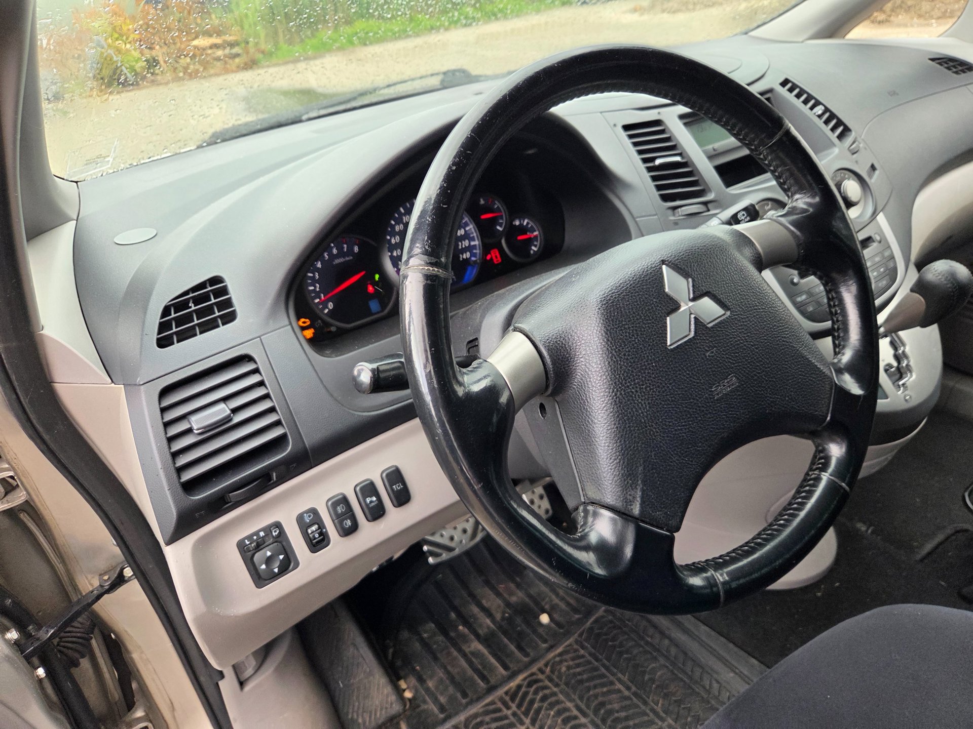 Mitsubishi Grandis