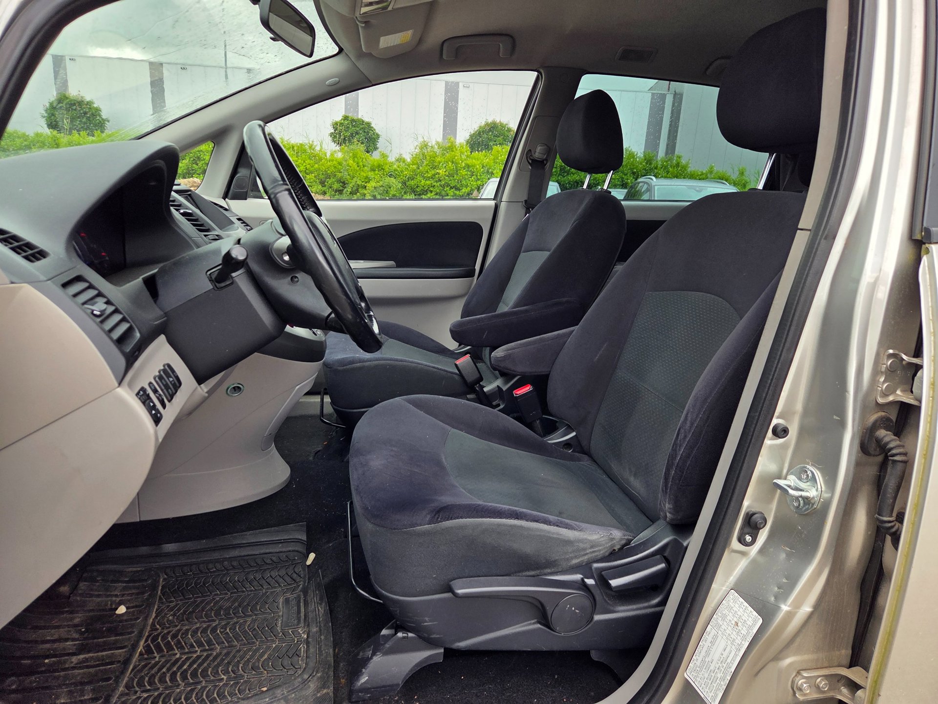 Mitsubishi Grandis