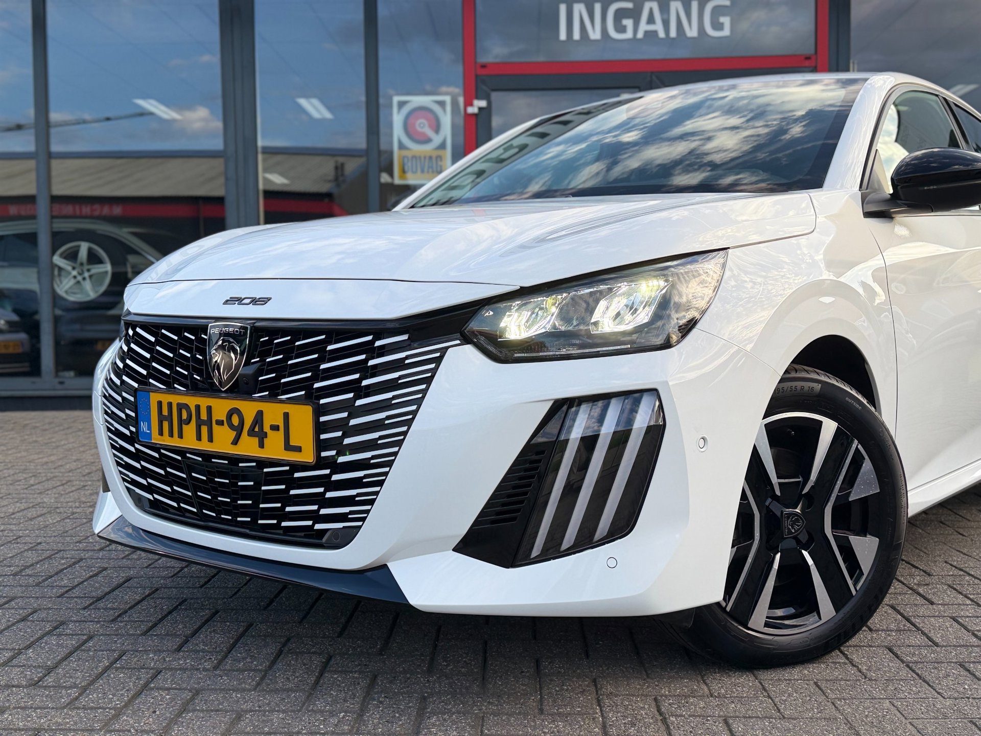 Peugeot 208